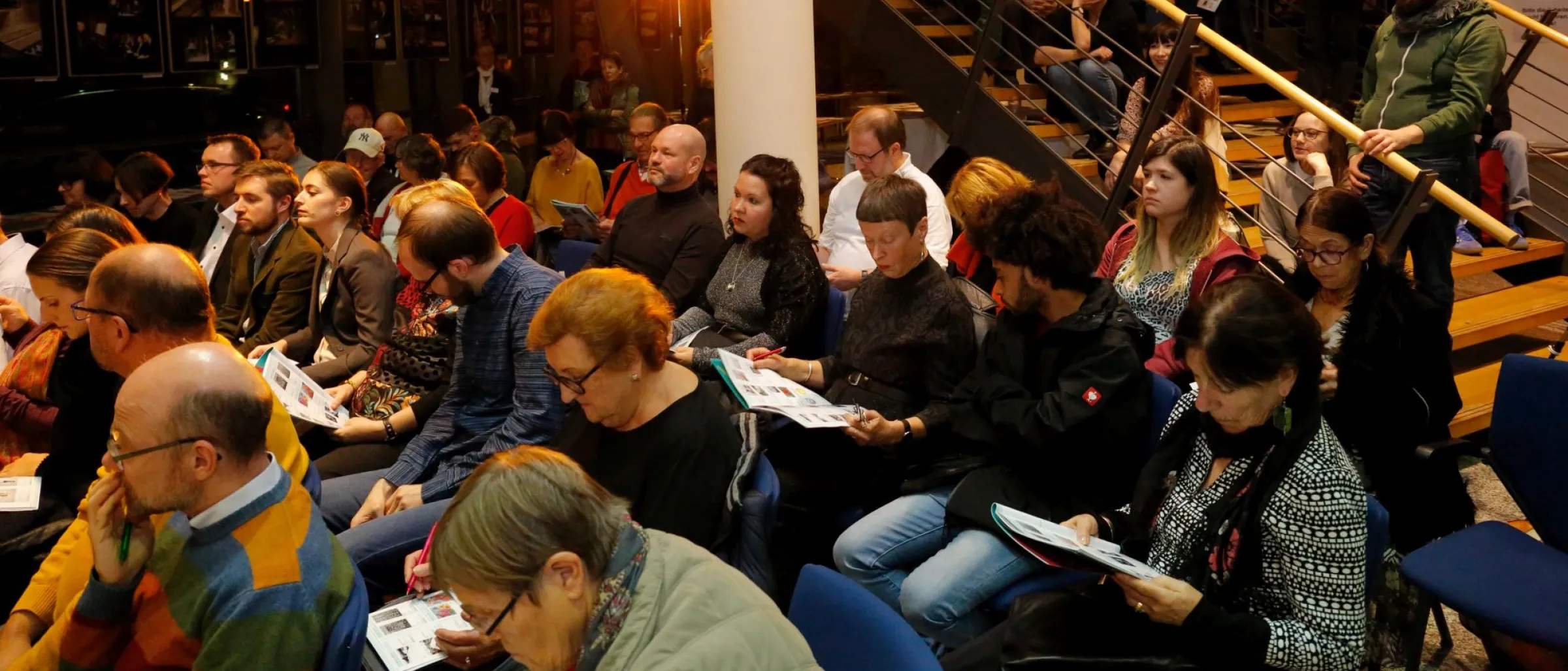 Interessiertes Lauschen: Spannende Vorträge bereichern die Kunstmesse HAL ART ©Thomas Ziegler