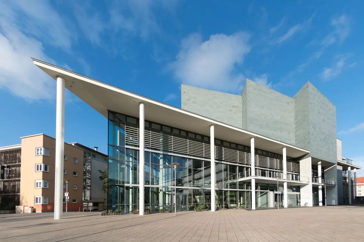 Händelhalle außen bei Tag