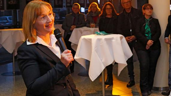 Schirmherrin Dr. Judith Marquardt, Beigeordnete für Kultur und Sport der Stadt Halle (Saale), eröffnet die HAL ART 2018 ©Thomas Ziegler